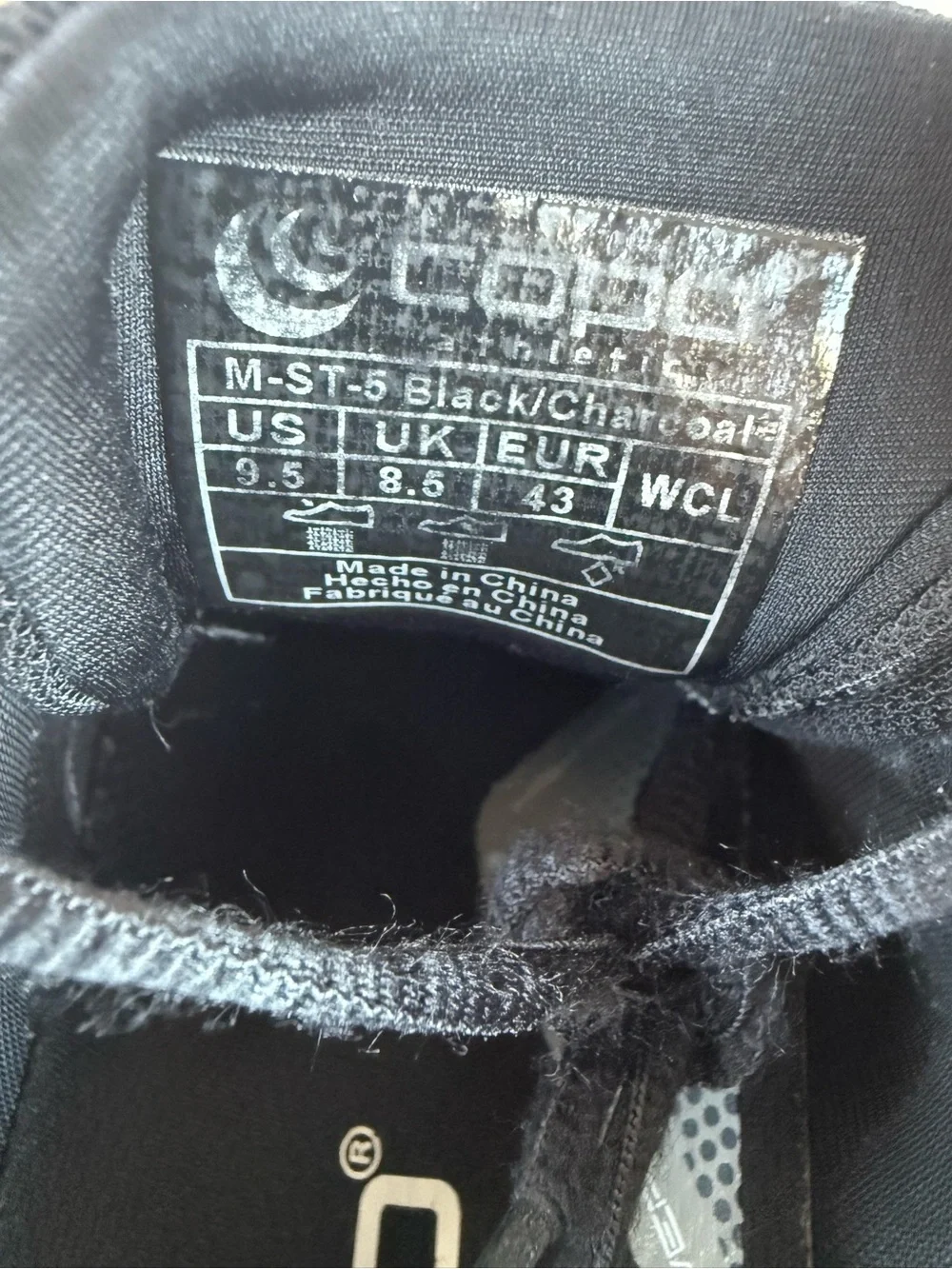 Topo Athletic ST-5 Men 9.5 Sneakers Minimalist Black Charcoal Lace Running Shoes